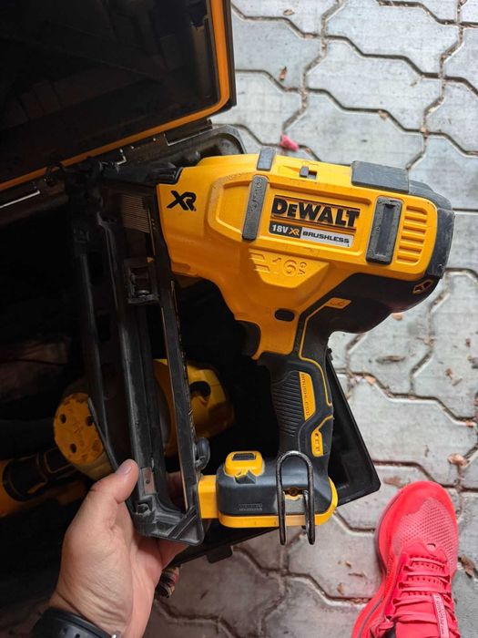 2 бр Пистолети за пирони Dewalt DCN962