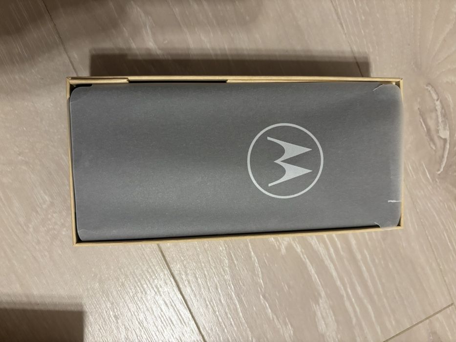 Motorola edge 50 neo с 2г гаранция