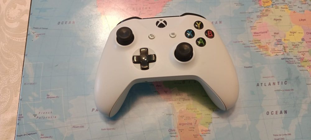 Vand X-box One S 1 TB plus 13 jocuri