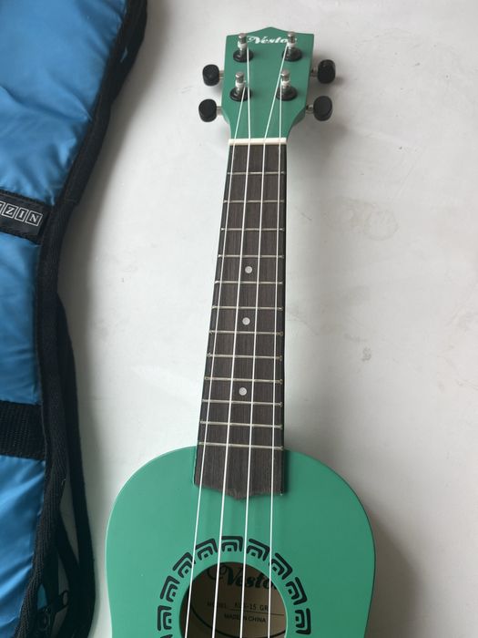 Продам укулеле Veston