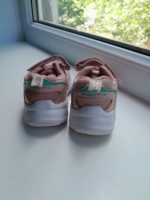 Продам детские кроссовки фирмы kinetix