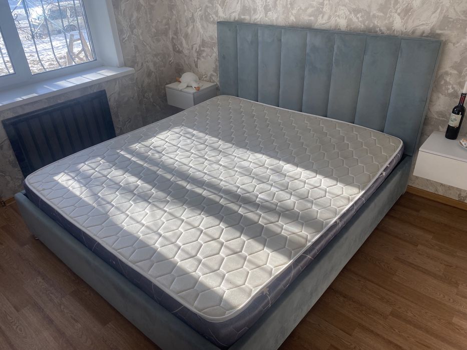 Двуспальная кровать