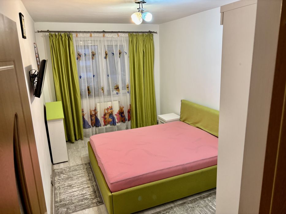 DE INCHIRIAT- APARTAMENT 3 camere DECOMANDAT + loc parcare privat / CENTRU