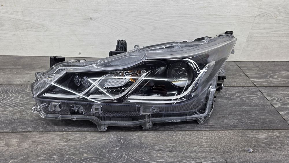 Фара Toyota Corolla e210