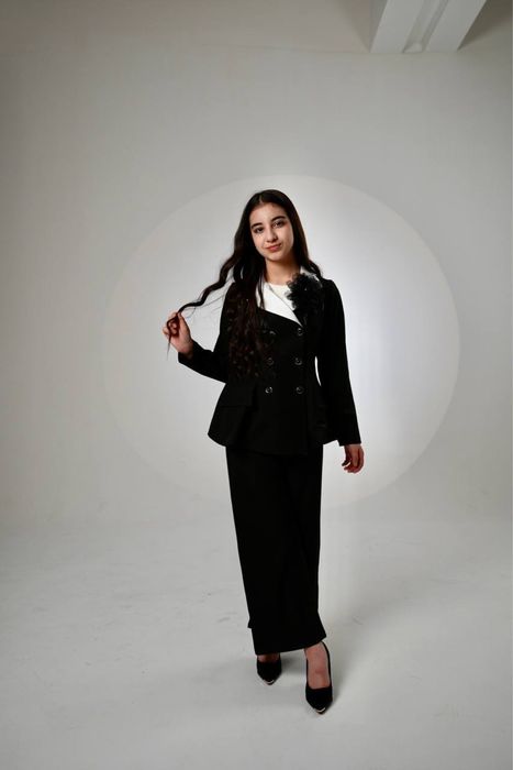 Костюм тройка на девочку на рост  128-152см