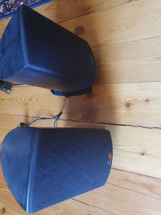 Колонки можно вешать на стену