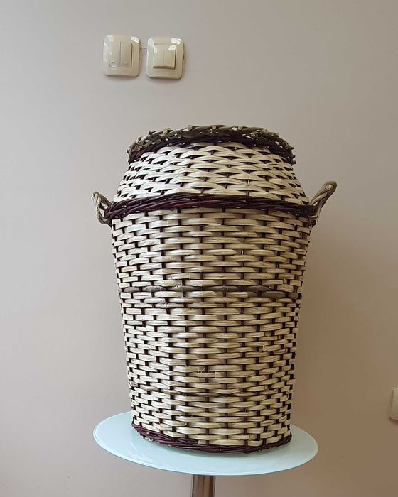 Плетен кош с капак за пране