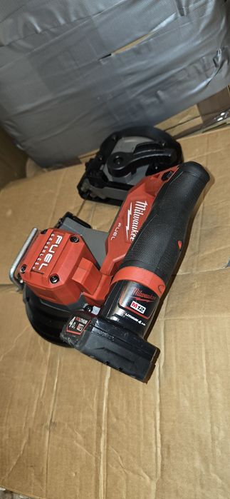 Milwaukee M12 FBS64 ferăstrău cu banda fuel brushless  2024