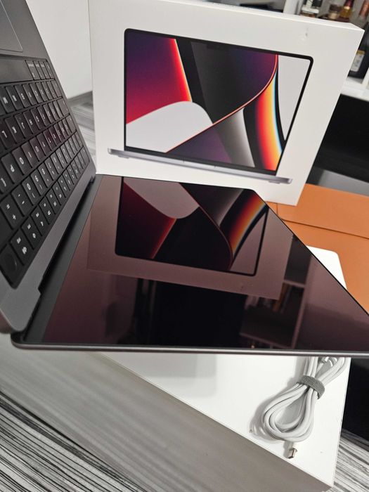 macbook pro m1 14 - Laptopuri oferte online | OLX.ro