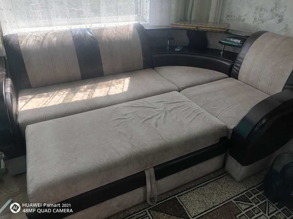 Диван угловой , раздвижной