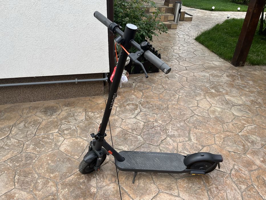 Vand trotineta XIAOMI SCOOTER ELITE in garantie (10 km)