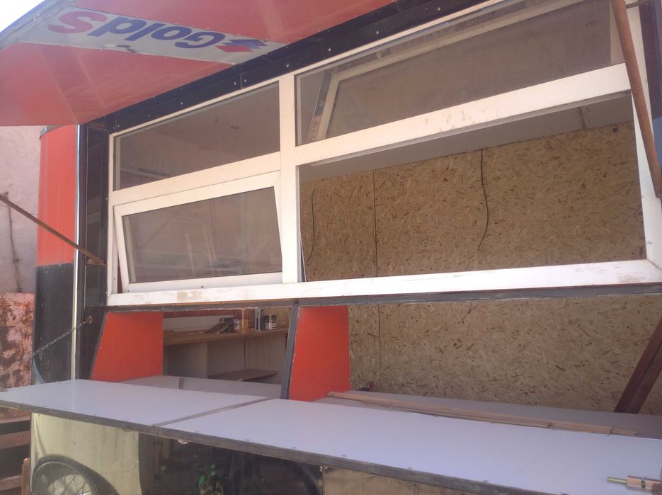 Продаю два фудтрака и  будку киоск