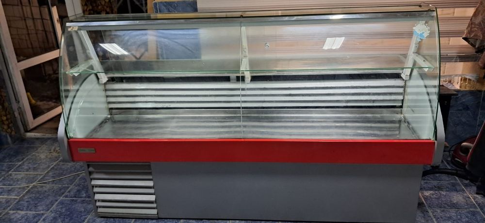 Хладилна витрина