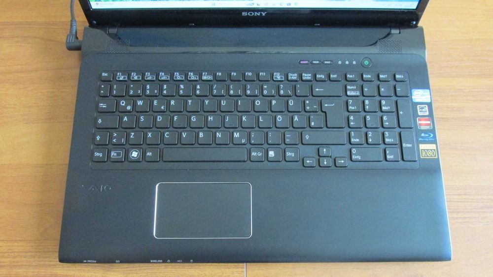 17.3 инча Sony с Intel i7-3612QM,Full HD,SSD,Blu-Rey,подсветка