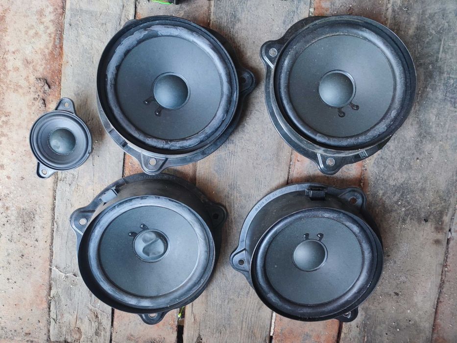 Говорители Mercedes W204 W212 Harman и обикновени колони