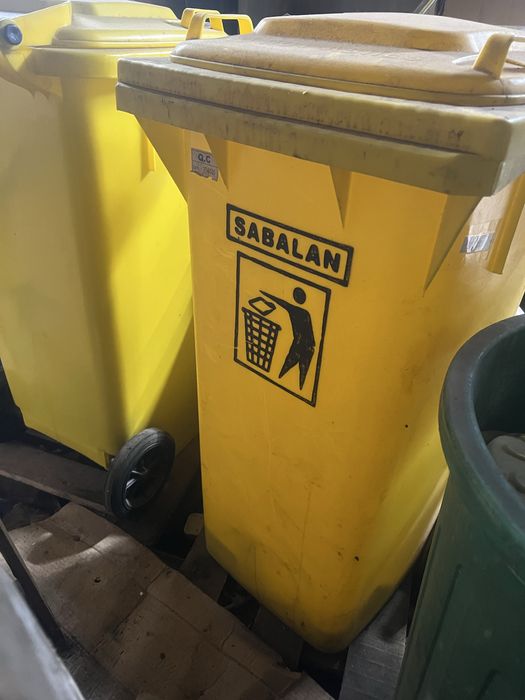 Мусорный контейнер