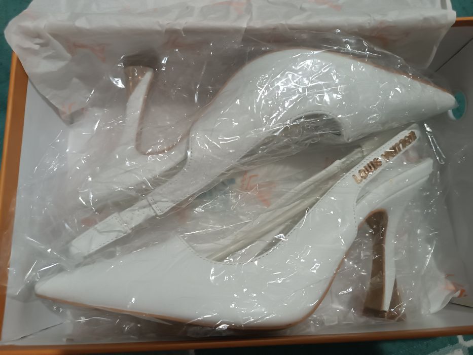 Новые туфли ни разу не одевала