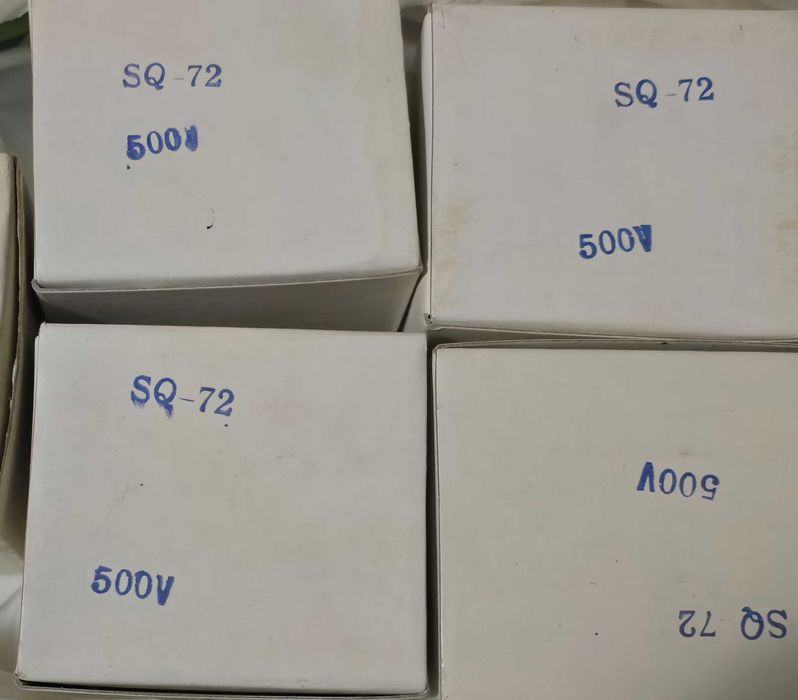 Волтметър със стрелка 0-500V