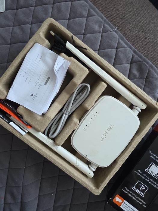 Продам роутер Tenda