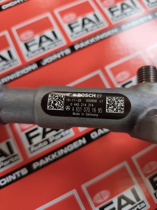 Rampa injectoare Mercedes 2.2 cdi 0445214314 a6510701695 bosch