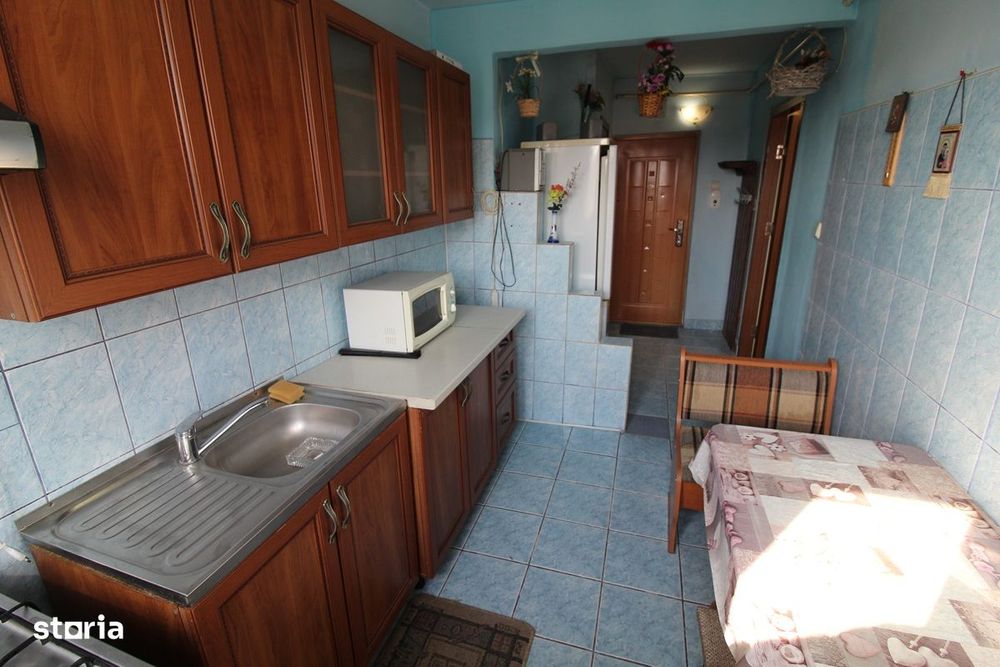 Vând apartament cu 2 camere în Hunedoara, Central-Bd.Corvin, 46mp...