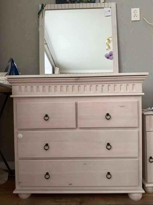 Комод с зеркалом