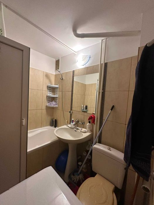 Inchiriez apartament 2 camere - Strada Petrișor