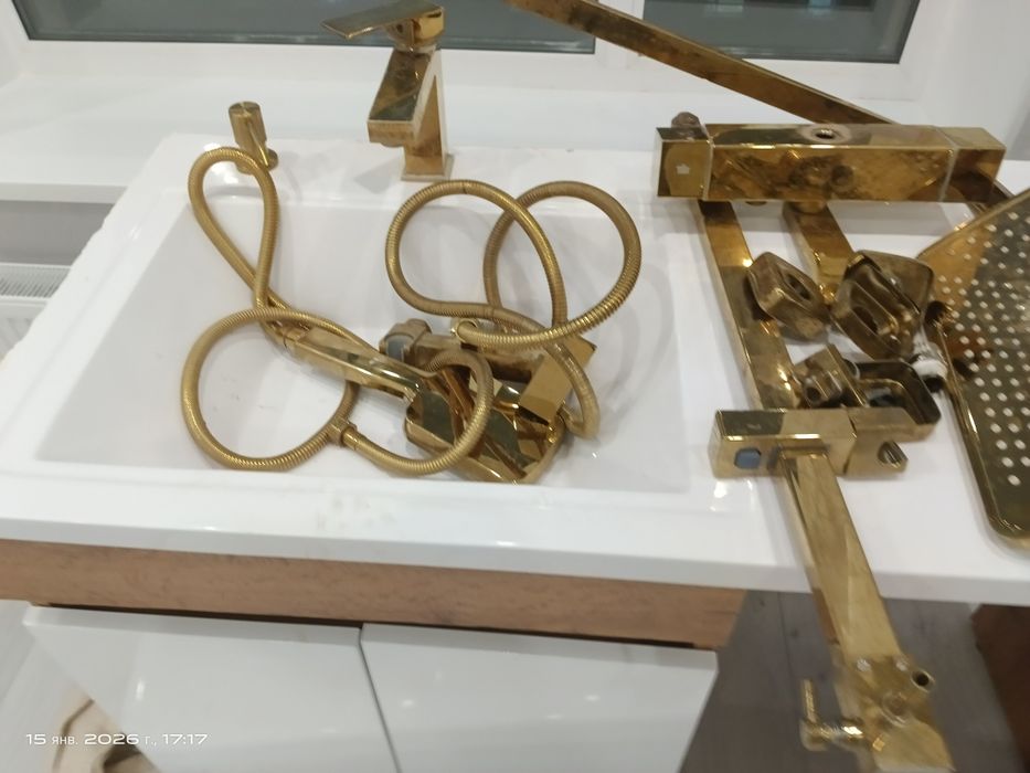 Инсталляция в заборе