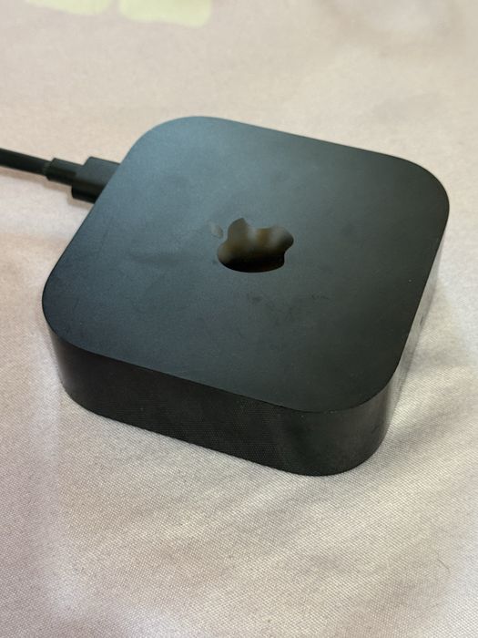 Apple tv + telecomanda + cablu hdmi