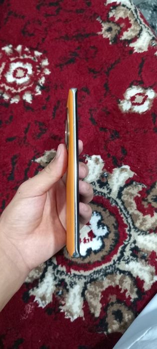 Honor x9b aybi yo hamma joyi radnoy 12+8  ga 256 xotira narxi 3mln