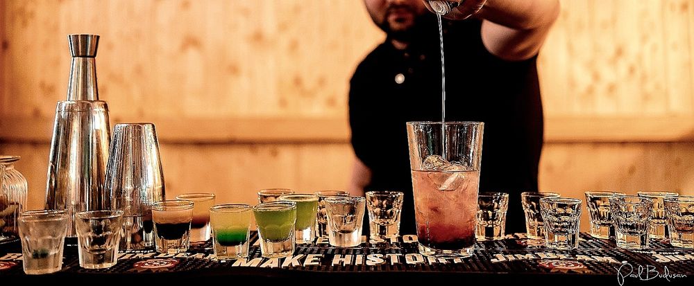 cocktail bar / bar mobil / barman / tort shoturi