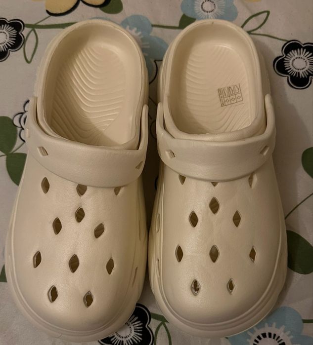 Papuci noi crem