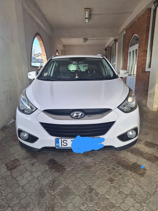 Hyundai ix35 Proprietar privat vând Hyundai ix 35 , 4×4 , benzină , 109000 km .