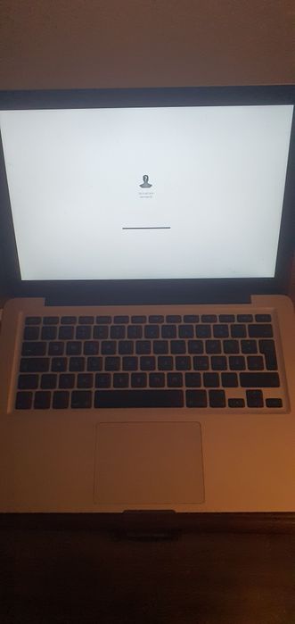 Vând mackbook pro