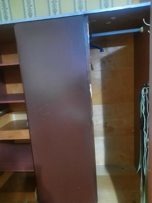 Продам шифоньер  район КЖБИ