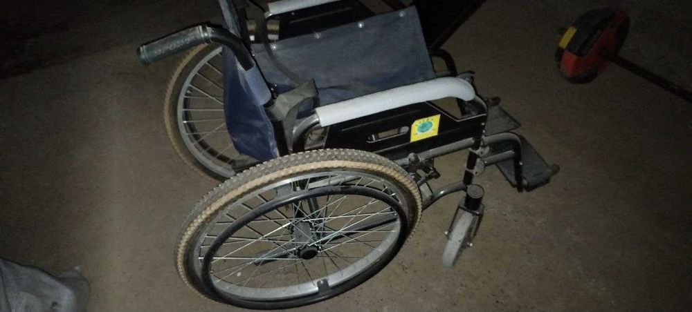 ногиронлар коляскаси сотилади