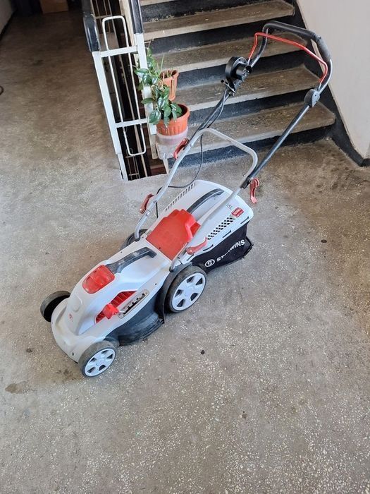 Mașină de tuns gazon