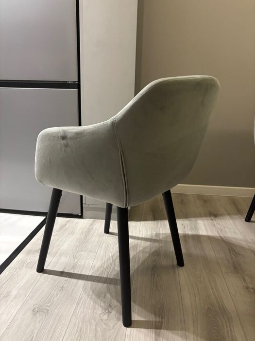 6 броя столове за трапезна маса като нови