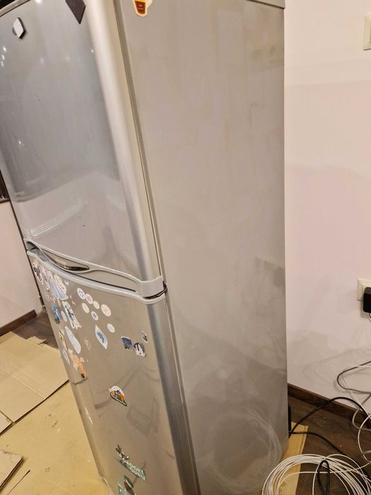 Хладилник SHARP-среден