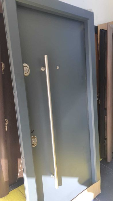 Usa metalica de exterior (curte)  reducere de la 2100 la 1500