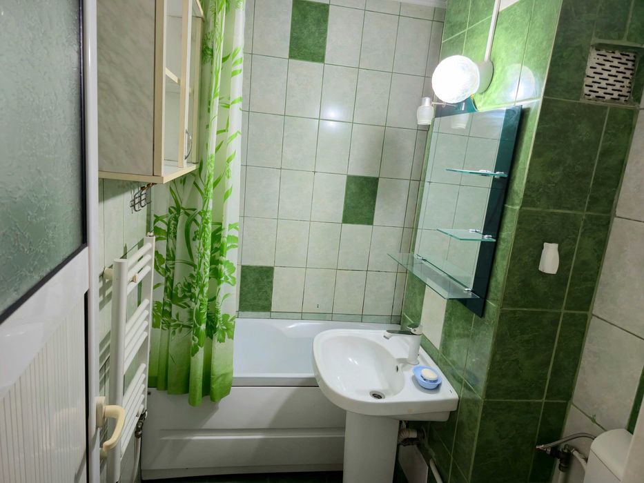 Apartament 3 camere de vanzare - Dragasani, zona Gib Mihaescu / Rusidava