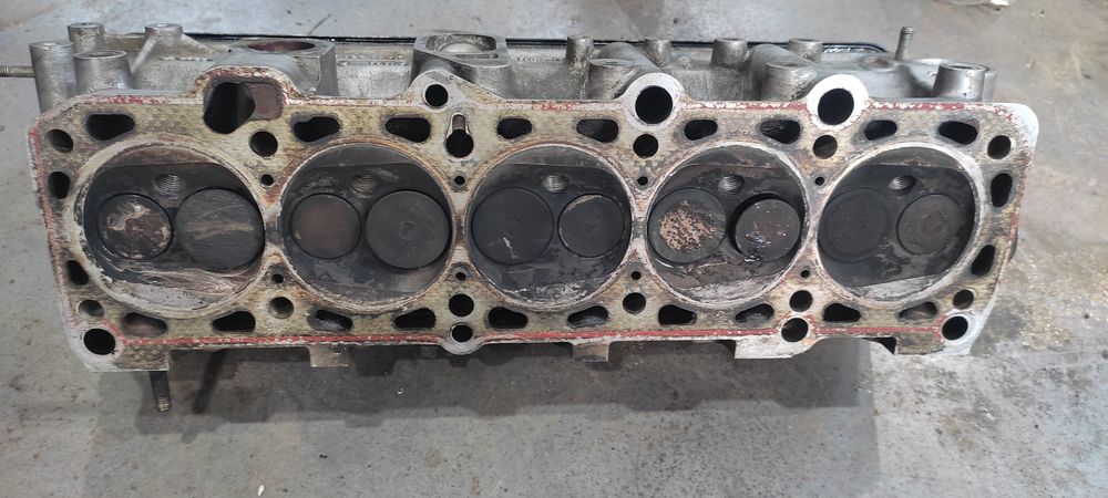 Продам головку Ауди 2.3