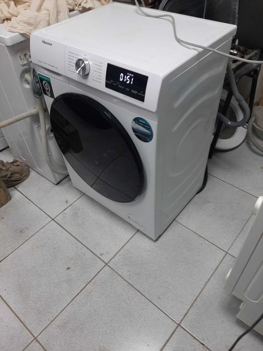 Продам стиральную машину Hisense.