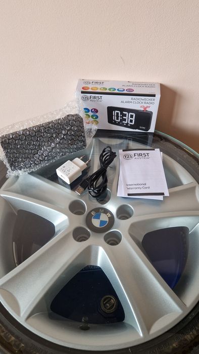 Радио часовник FIRST