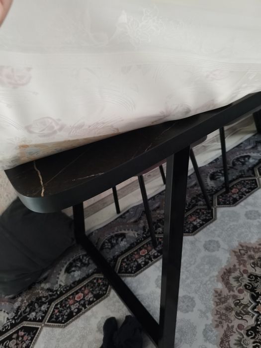 Продаётся стол обеденный