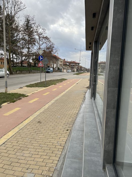 Дава се под наем Магазин в Казанлък - 50 кв.м за 378.93 € - Снимка #4