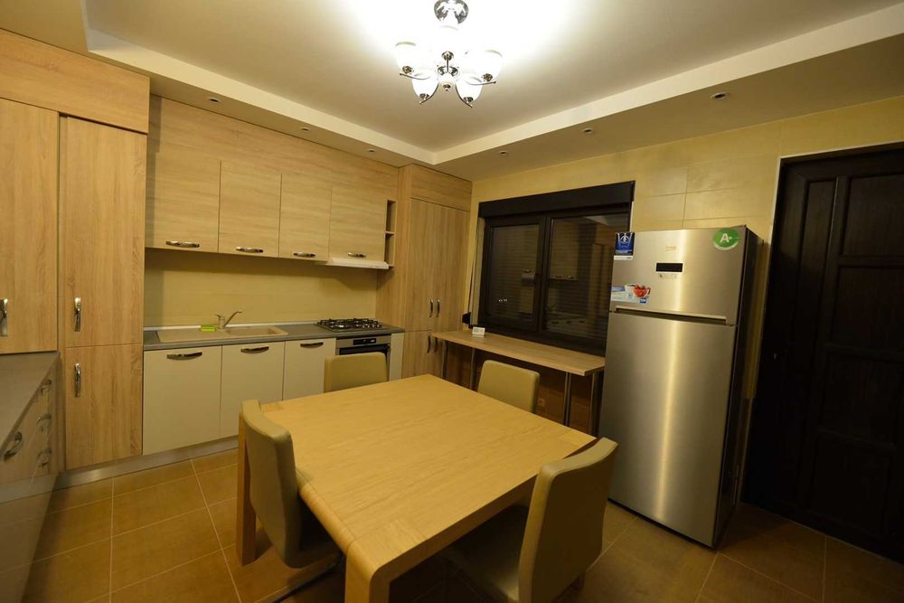 Proprietar inchiriez vila de lux 240 mp in cartierul Padurea Baneasa