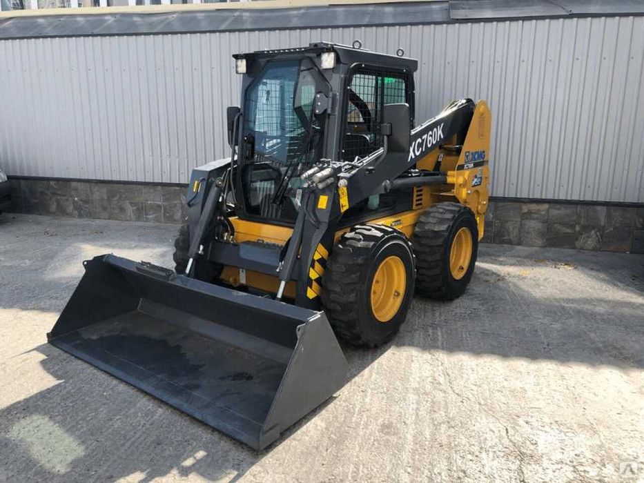 Мини-погрузчик UZXCMG XC760K Объем ковша 0,6 м3  Джойстик