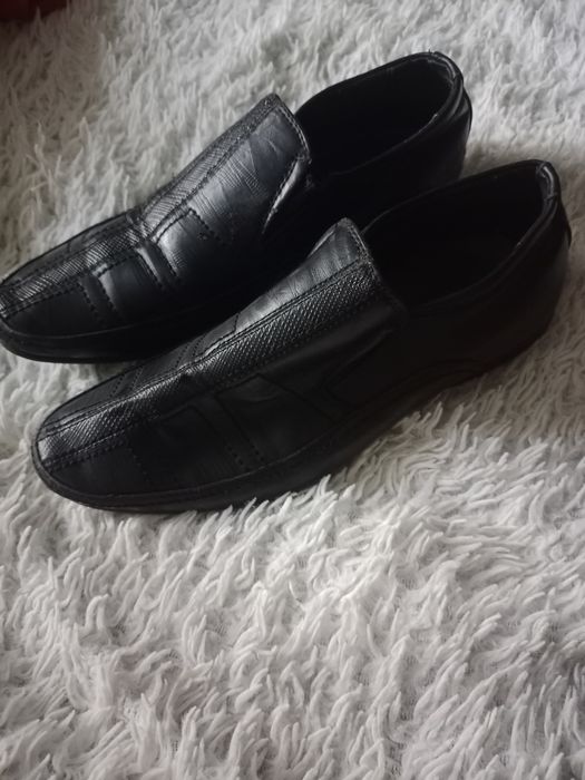 Продам туфли на мальчика