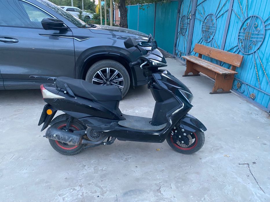 продам скутер лия м8 про